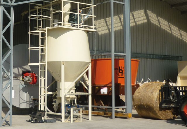 A Roto Grind használata szalmapelletáló üzemben előáprítóként